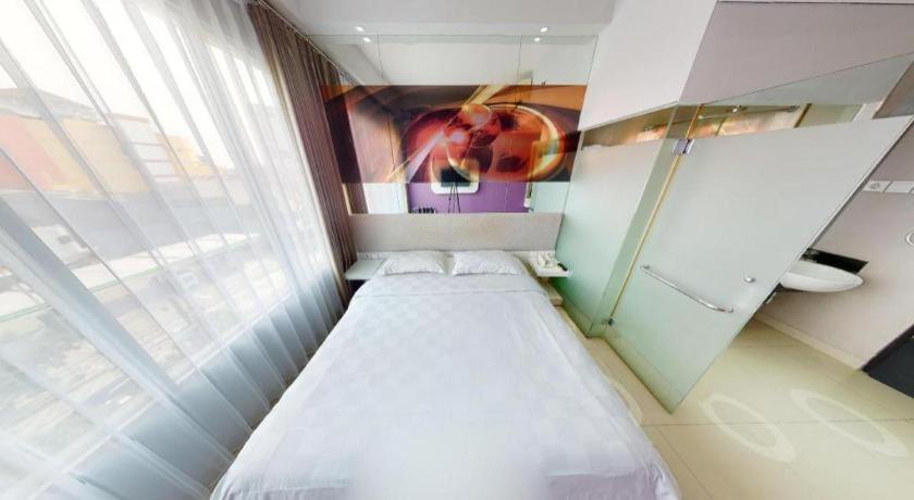 G Suites Hotel By Amithya Surabaya Esterno foto