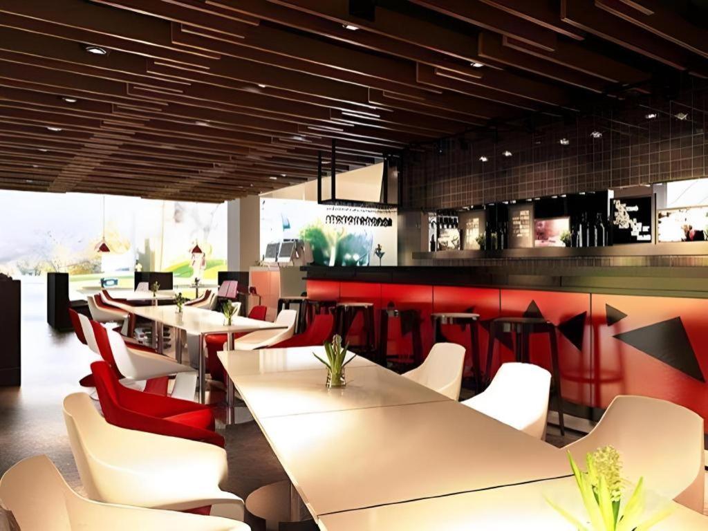 G Suites Hotel By Amithya Surabaya Esterno foto